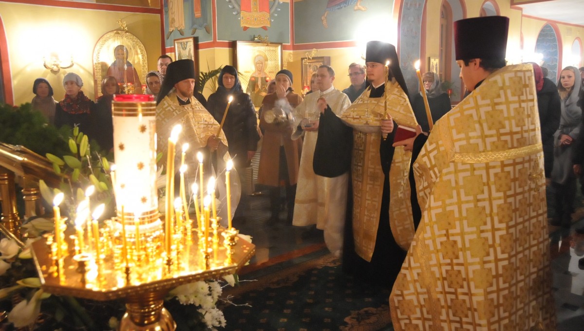 В канун Рождества Христова в храме святой великомученицы Екатерины совершено Всенощное бдение