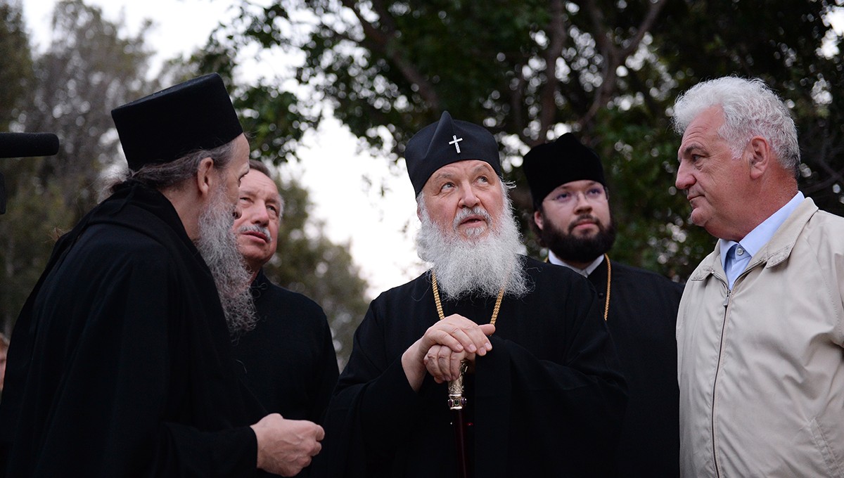 Святейший Патриарх Кирилл молился за вечерним богослужением в Пантелеимоновом монастыре на Афоне
