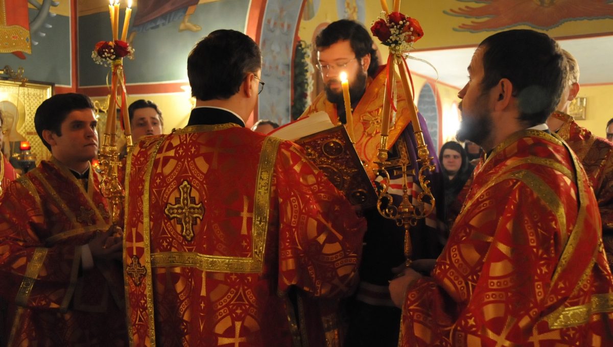 Епископ Антоний совершил праздничный акафист святой Екатерине