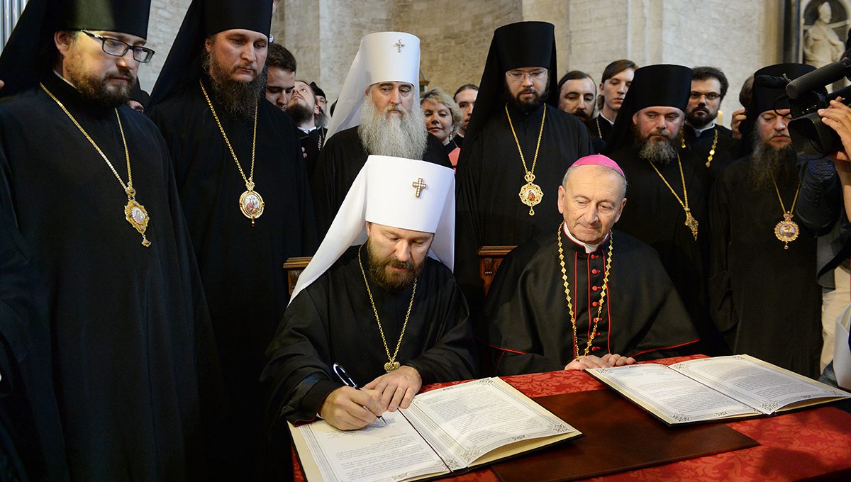 Передача мощей святителя Николая Чудотворца для принесения в пределы Русской Православной Церкви