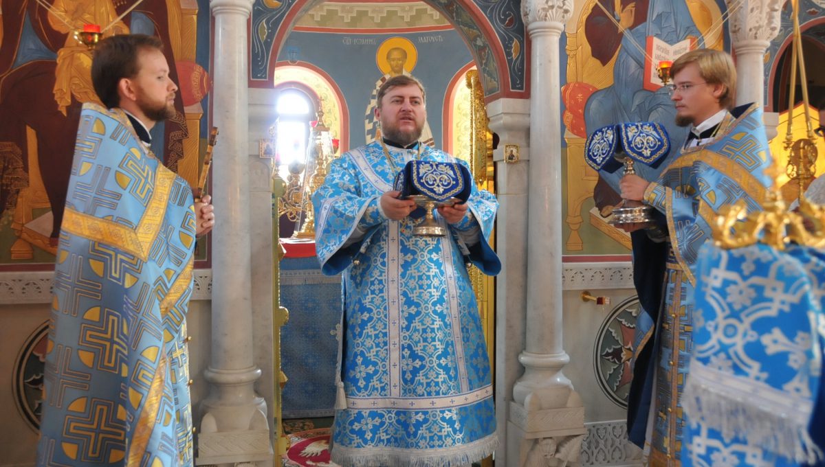 Епископ Матфей совершил Божественную Литургию в Екатерининском храме