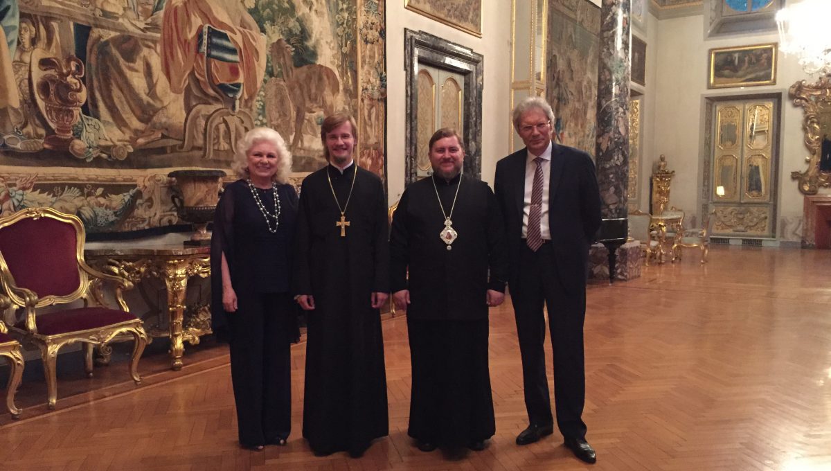 Посол РФ с супругой приняли епископа Богородского Матфея на вилле Абамелек