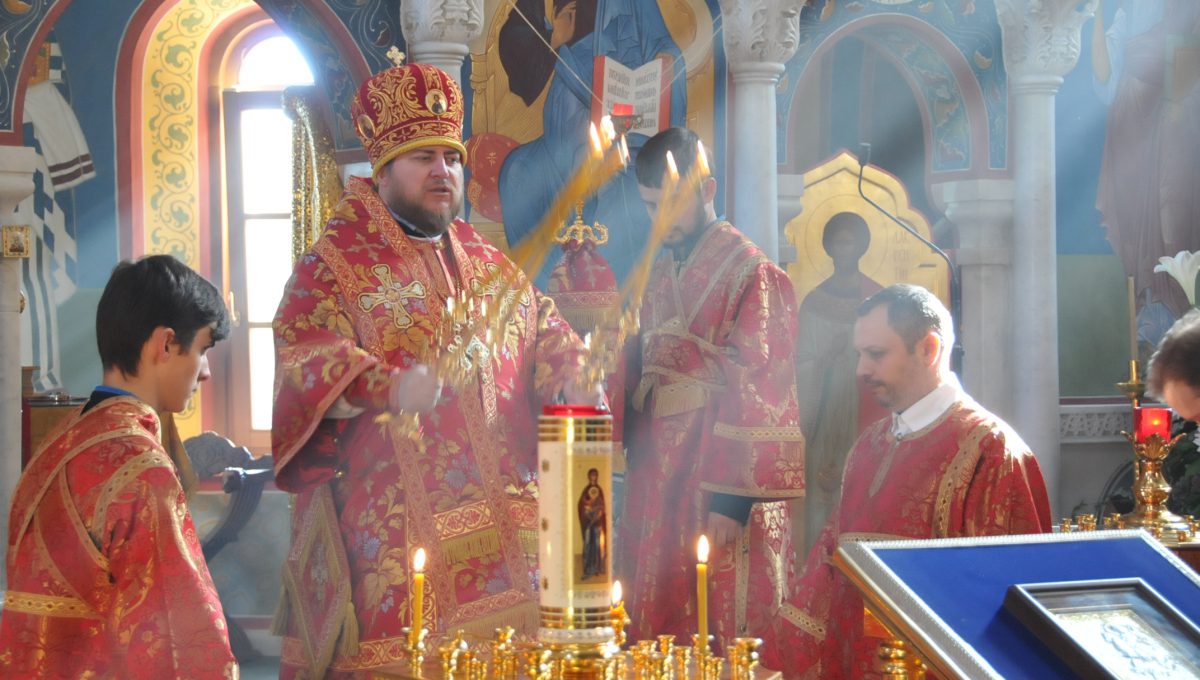 Епископ Матфей совершил Божественную литургию