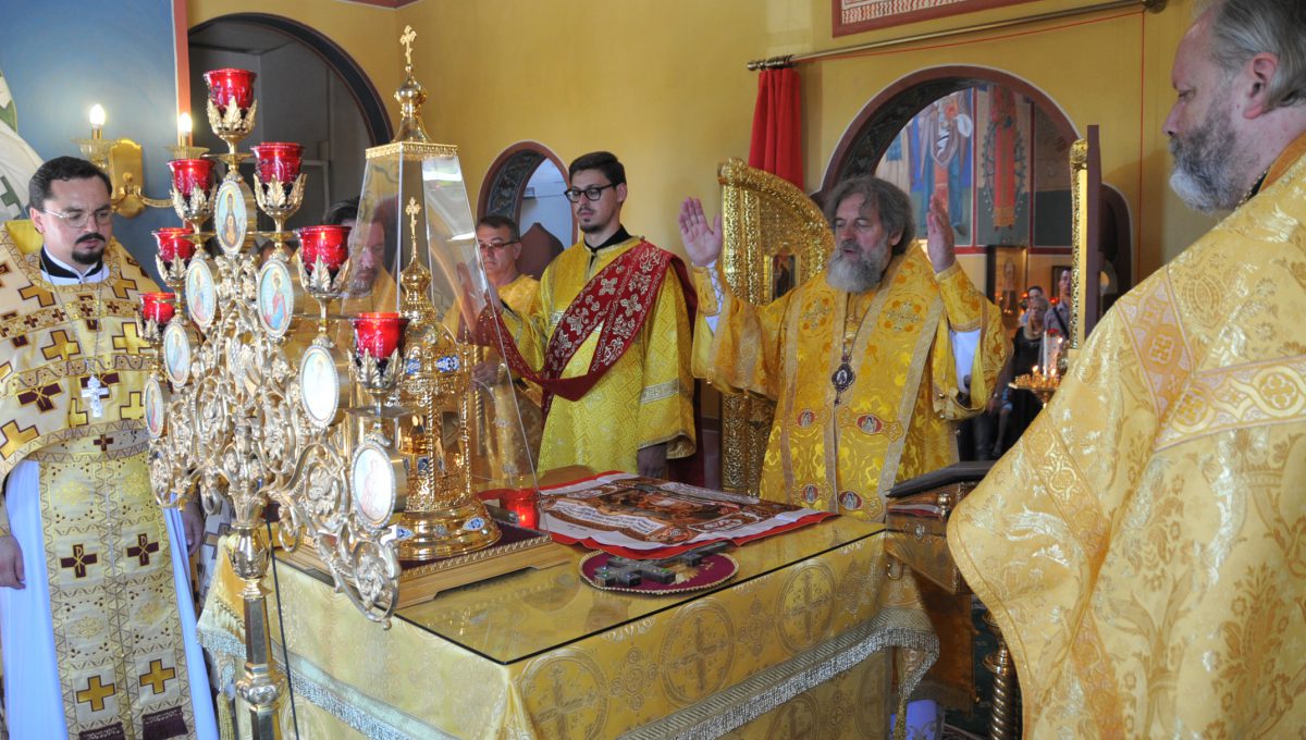 Воскресную литургию возглавил митрополит Виленский и Литовский Иннокентий