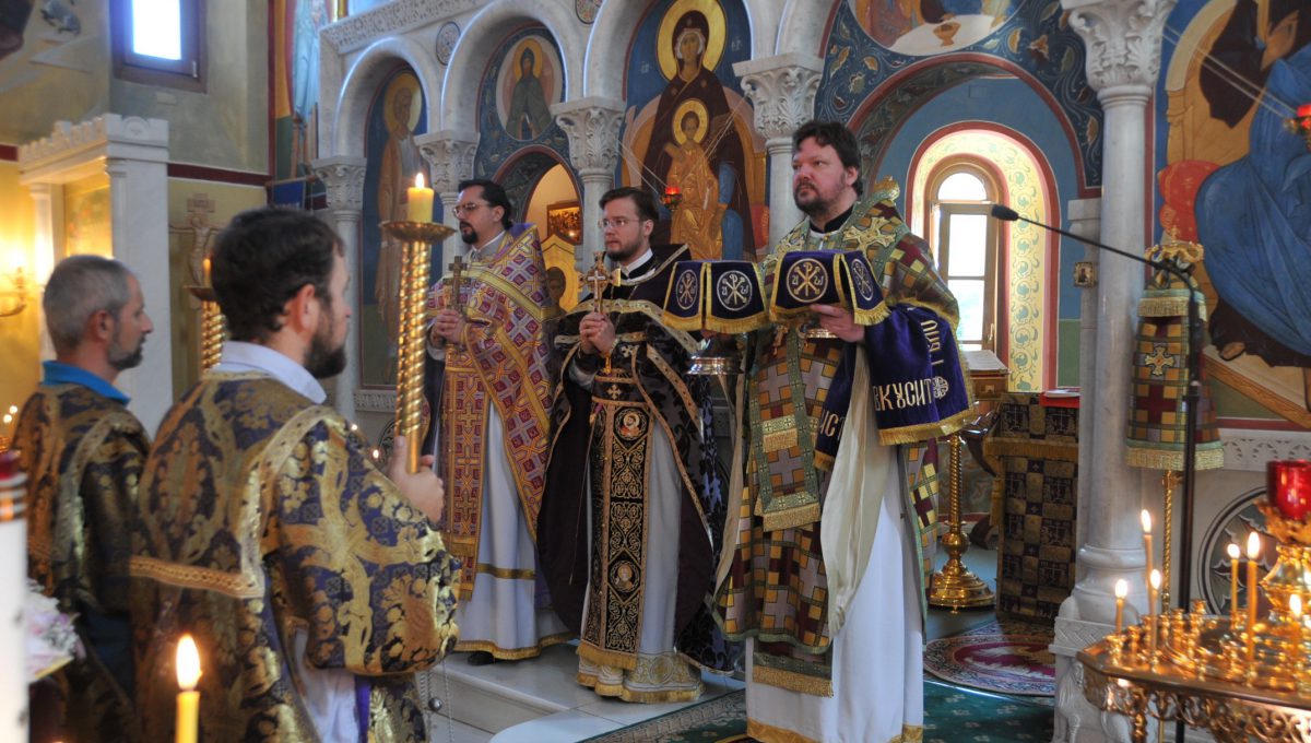 Воскресную литургию совершил епископ Наро-Фоминский Иоанн