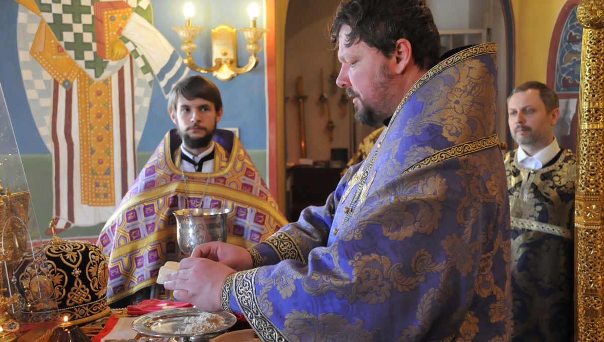 Митрополит Корсунской и Западноевропейский Иоанн совершил Божественную литургию