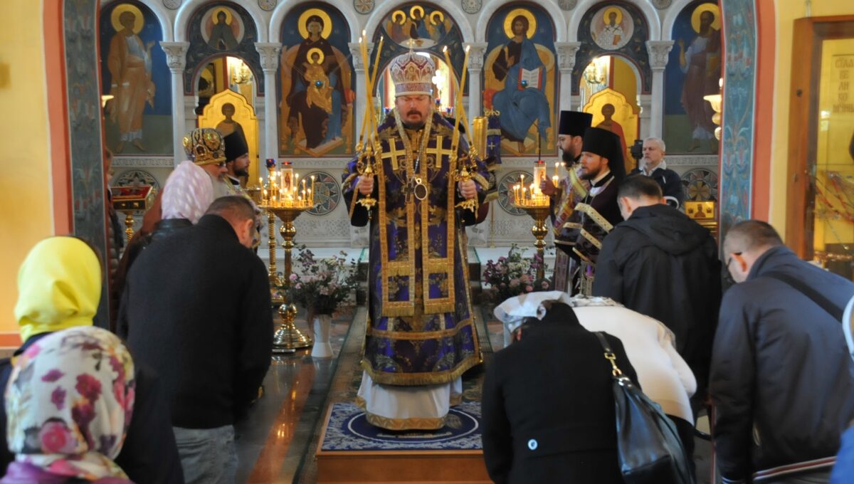 Митрополит Корсунский и Западноевропейский Нестор совершил Божественную литургию в храме святой Екатерины